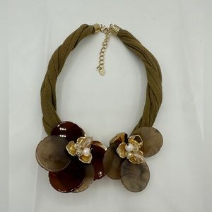 Flower Naclace Plastic